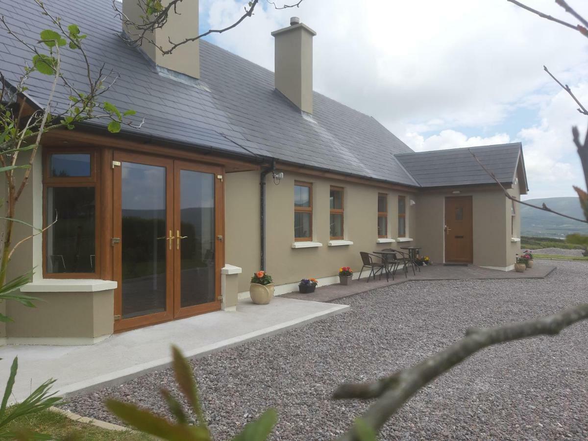 A New U Country Cottage Clynacartan Экстерьер фото