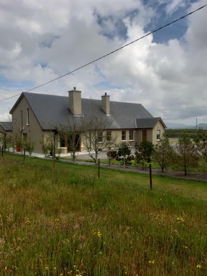 A New U Country Cottage Clynacartan Экстерьер фото